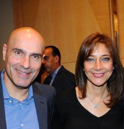 רויטל סוויד עם אפי נוה ששימשה לו בובת מין מהראשונות שפתחו לו כוס