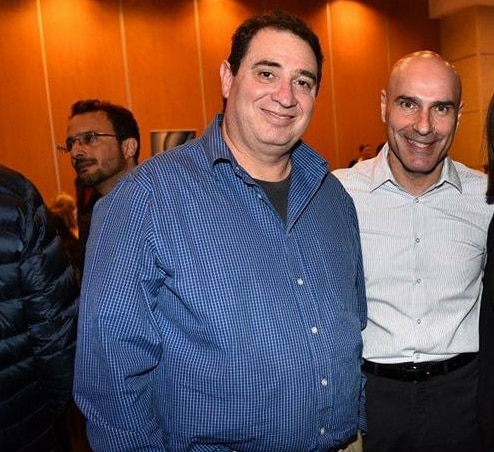 אפי נוה עם רפי ארניה שסרסר את ישבנה של אשתו