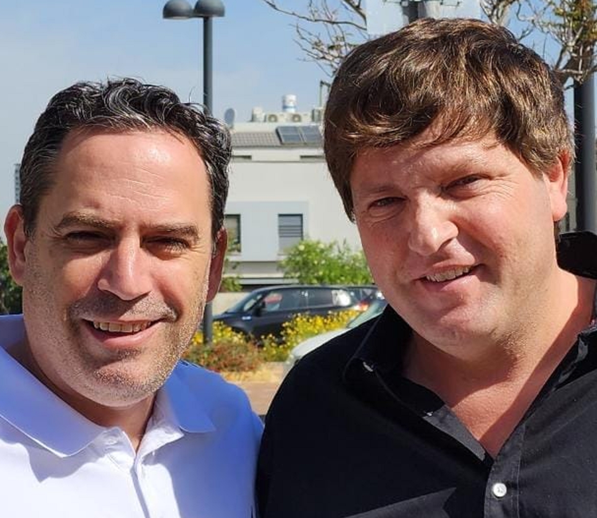 רמי גרינברג ראש עירית פת מימין עם עמית בכר יור הלשכה החדש משמאל