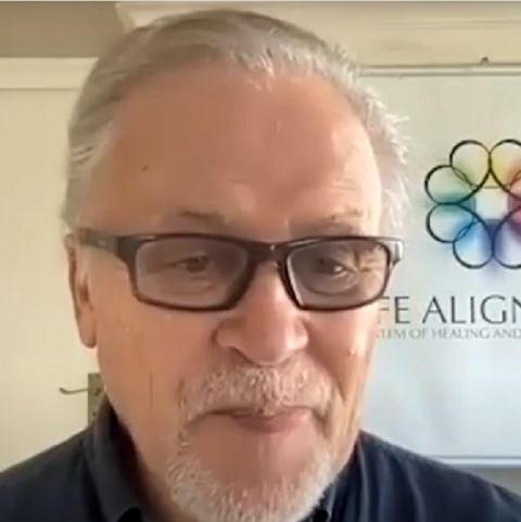 Life Alignment ג'ף לוין הגורו של כת איזון לחיים שמשגל מעריצות באורגיות סגידה לצ'אקרות