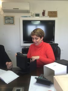 מעיין מדר אשתו של הפושע זוהר מדר נהנית מעמלות הטוויסטינג שהיא ובעלה עושים ללקוחות