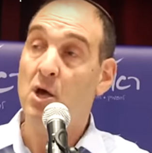 ארנון הראל כדי לתפור את ארי הרו תפרו לו תיק של קושר קשר