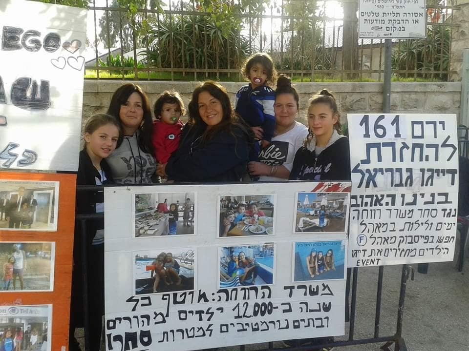 מאהל המחאה של דניאלה הרשאג נגד ניבה מילנר כלבת הרווחה חוטפת הילדים