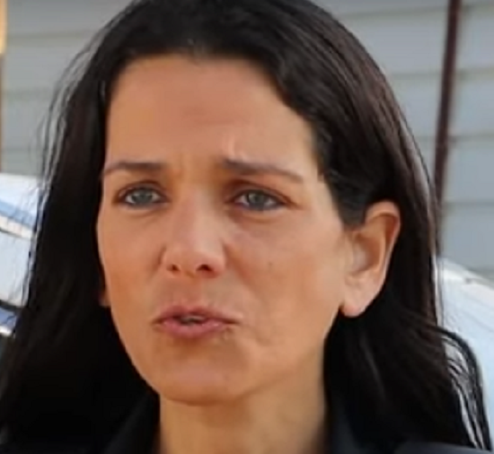 הילה בן ברוך שוטרת כלבת נוחבה סובל מדלקת ווגינלית בכוס