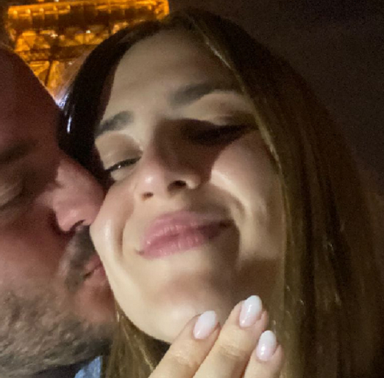 זהבית שועה המלקקת בתחת לנוחבות חולמת על מחבל נוחבה עסיסי