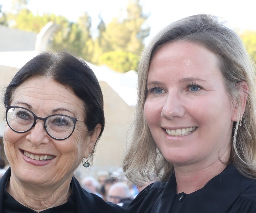 ענבר אפק נכט עם אסתר חיות שתי בהמות מגדר נוחבתיות