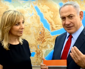 ביבי נתניהו עם אמי פלמור שתפרה לו תיק מאחורי גבו