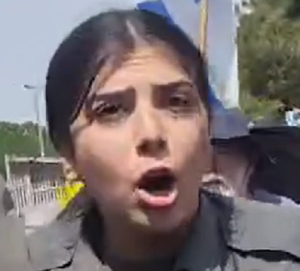 ליאם פלח שוטרת מגב קיבלה פמפום בתחת מאייל יפה לוחם כיפור 73