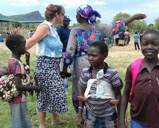 ענבל חרמוני רוכשת מיומנויות עבודה סוציאלית בסודאן