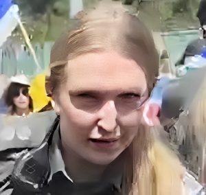 שוטרת מגב בלונדינית מפומפמת בתחת עי אייל יפה