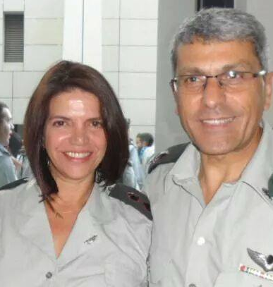 דני עפרוני עם הפרקליטה הצבאית שעשתה לו נעים דנה נוף