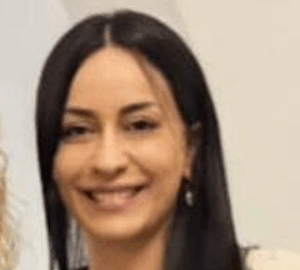 סאלי חליפה פמיניסטית קלינית מסיתה נגד אייל גולן