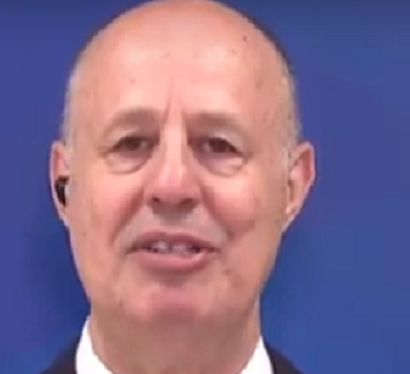 צחי הנגבי נפגש עם ג'ולאני שמסובב אותו על האצבע