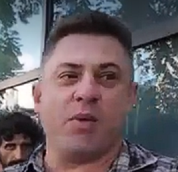דים אמור סוכן הכפשות ואיומים לכל המרבה במחיר