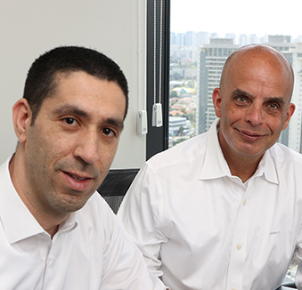 דן אלדד ומושיקו בפרץ בעד הסרבנות ואחים לנשק