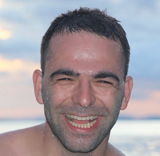 נעם קורב זרקו אותו מצימר בגלל שהוא נושך כריות